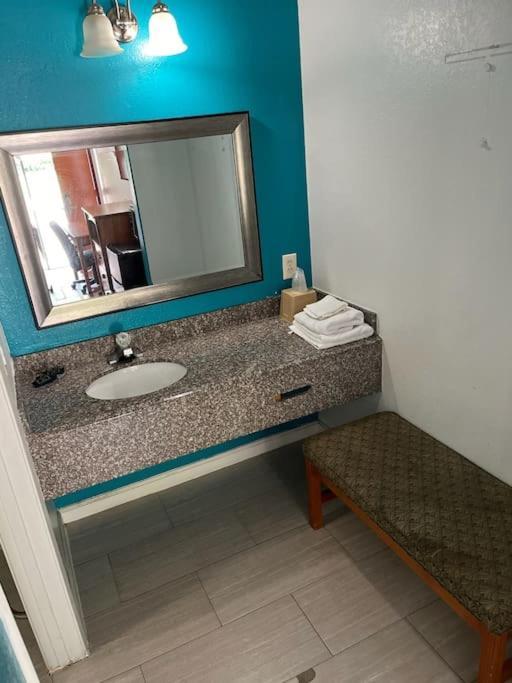 Hotel 2 Double Bed Studio 109 & Hot Tub ليفينغستن المظهر الخارجي الصورة