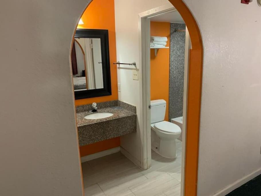 Hotel 2 Double Bed Studio 109 & Hot Tub ليفينغستن المظهر الخارجي الصورة